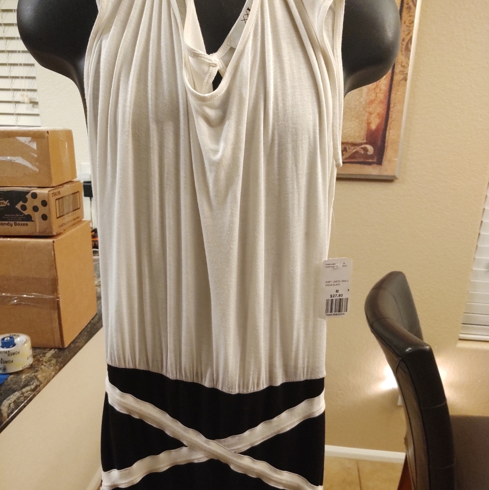 FOREVER 21 dress NWT
Size M